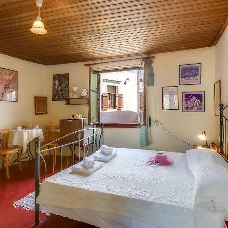 Ifigenia & 3* خانيا